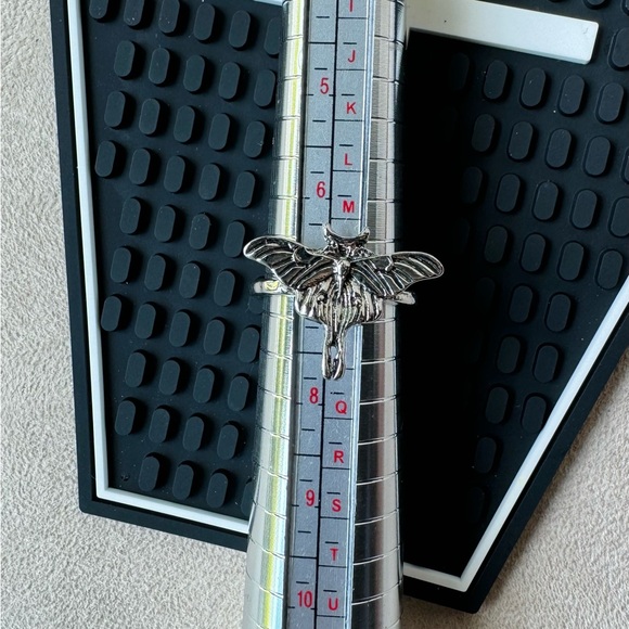 Gothic Skull Moth Ring size: 7 1/2 - Picture 1 of 10